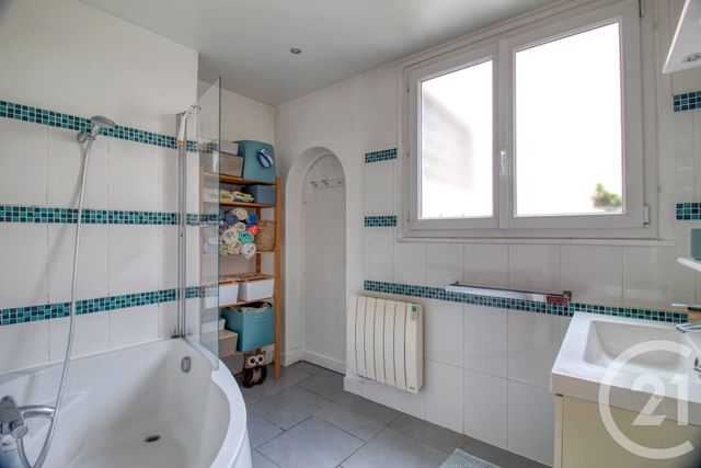 Appartement F3 à vendre - 3 pièces - 66.31 m2 - ERMONT - 95 - ILE-DE-FRANCE - Century 21 Auréa