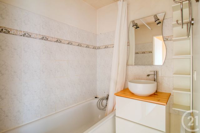 Appartement F3 à vendre - 3 pièces - 63.7 m2 - ST GRATIEN - 95 - ILE-DE-FRANCE - Century 21 Auréa