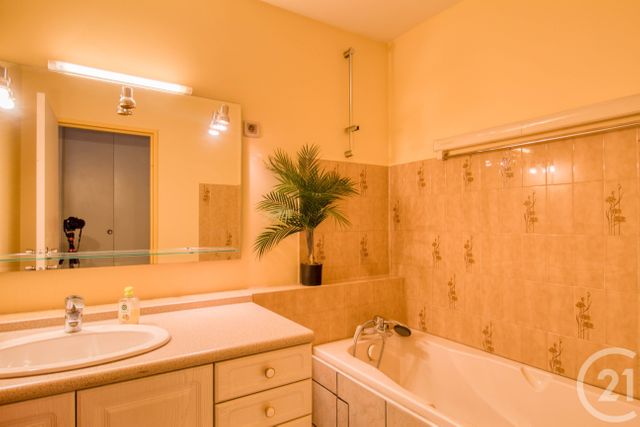 Appartement F3 à vendre - 3 pièces - 72.56 m2 - ERMONT - 95 - ILE-DE-FRANCE - Century 21 Auréa