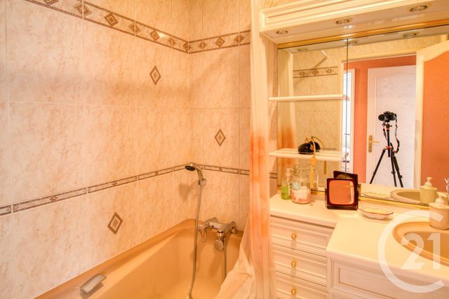 Appartement F4 à vendre - 4 pièces - 79.11 m2 - LE PLESSIS BOUCHARD - 95 - ILE-DE-FRANCE - Century 21 Auréa