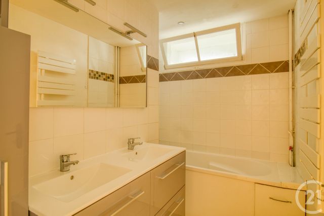 Appartement F3 à louer - 3 pièces - 54.19 m2 - ERMONT - 95 - ILE-DE-FRANCE - Century 21 Auréa