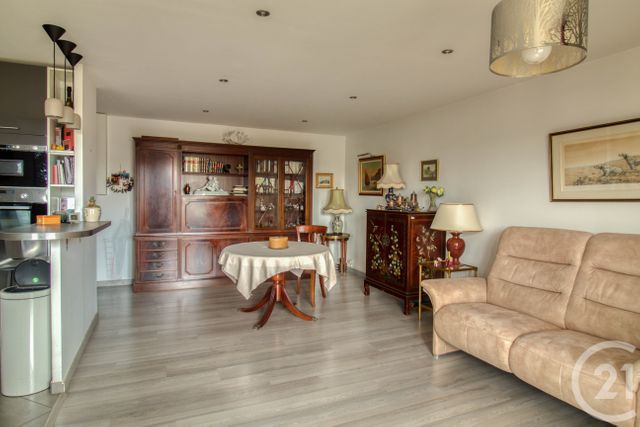 Appartement T3 à vendre - 3 pièces - 62.09 m2 - ERMONT - 95 - ILE-DE-FRANCE - Century 21 Auréa