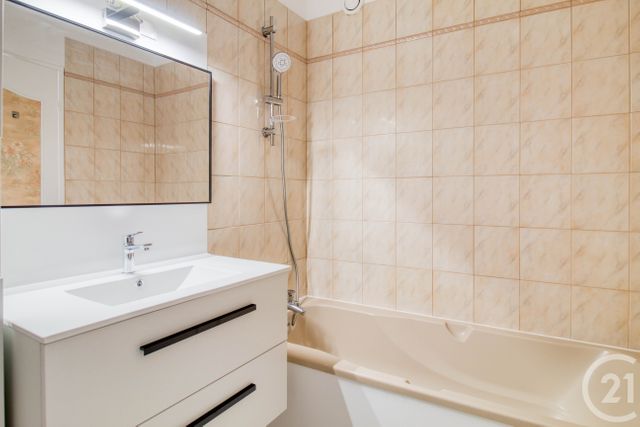 Appartement F4 à vendre - 4 pièces - 82.52 m2 - ERMONT - 95 - ILE-DE-FRANCE - Century 21 Auréa