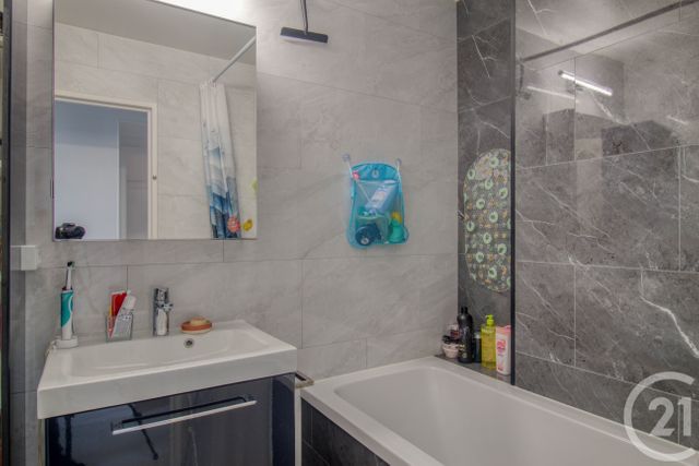 Appartement F4 à vendre - 3 pièces - 65.0 m2 - ERMONT - 95 - ILE-DE-FRANCE - Century 21 Auréa