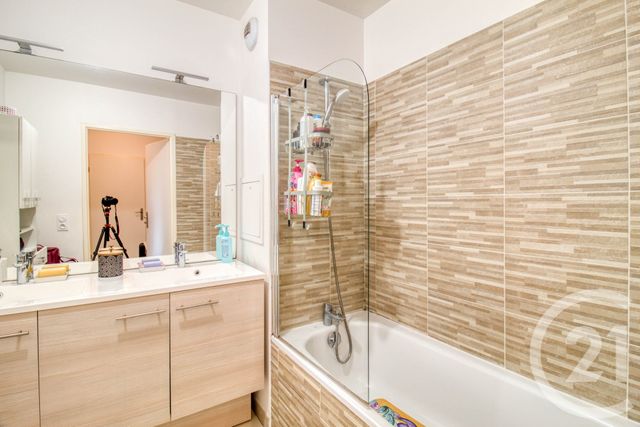 Appartement F3 à vendre - 3 pièces - 68.1 m2 - EAUBONNE - 95 - ILE-DE-FRANCE - Century 21 Auréa